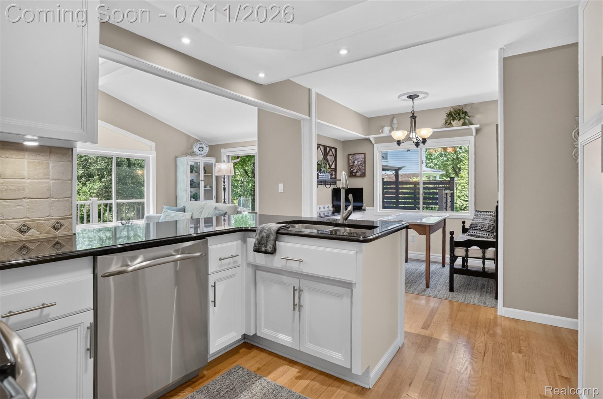 2125 Avoncrest Drive Rochester, MI 48309 - Photo 11 of 41 Kitchen