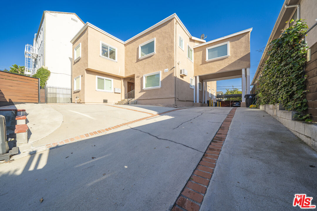 136 North Rampart Boulevard, Unit 2 Los Angeles, CA 90026 - Photo 2 of 10