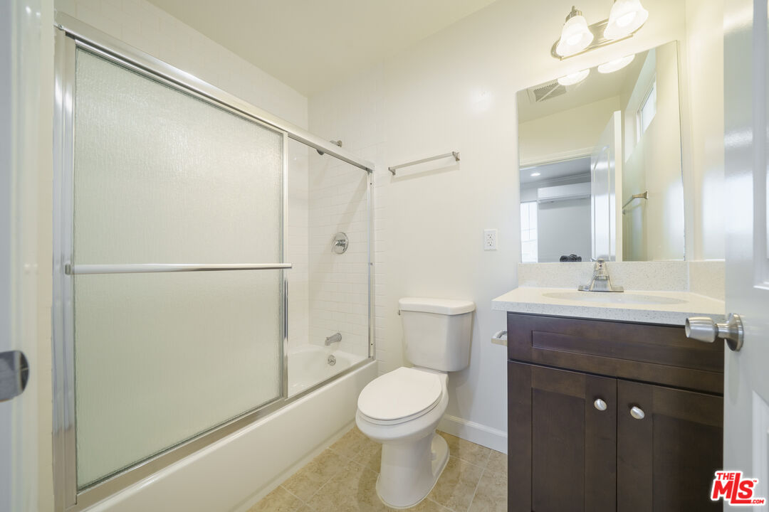 136 North Rampart Boulevard, Unit 2 Los Angeles, CA 90026 - Photo 5 of 10