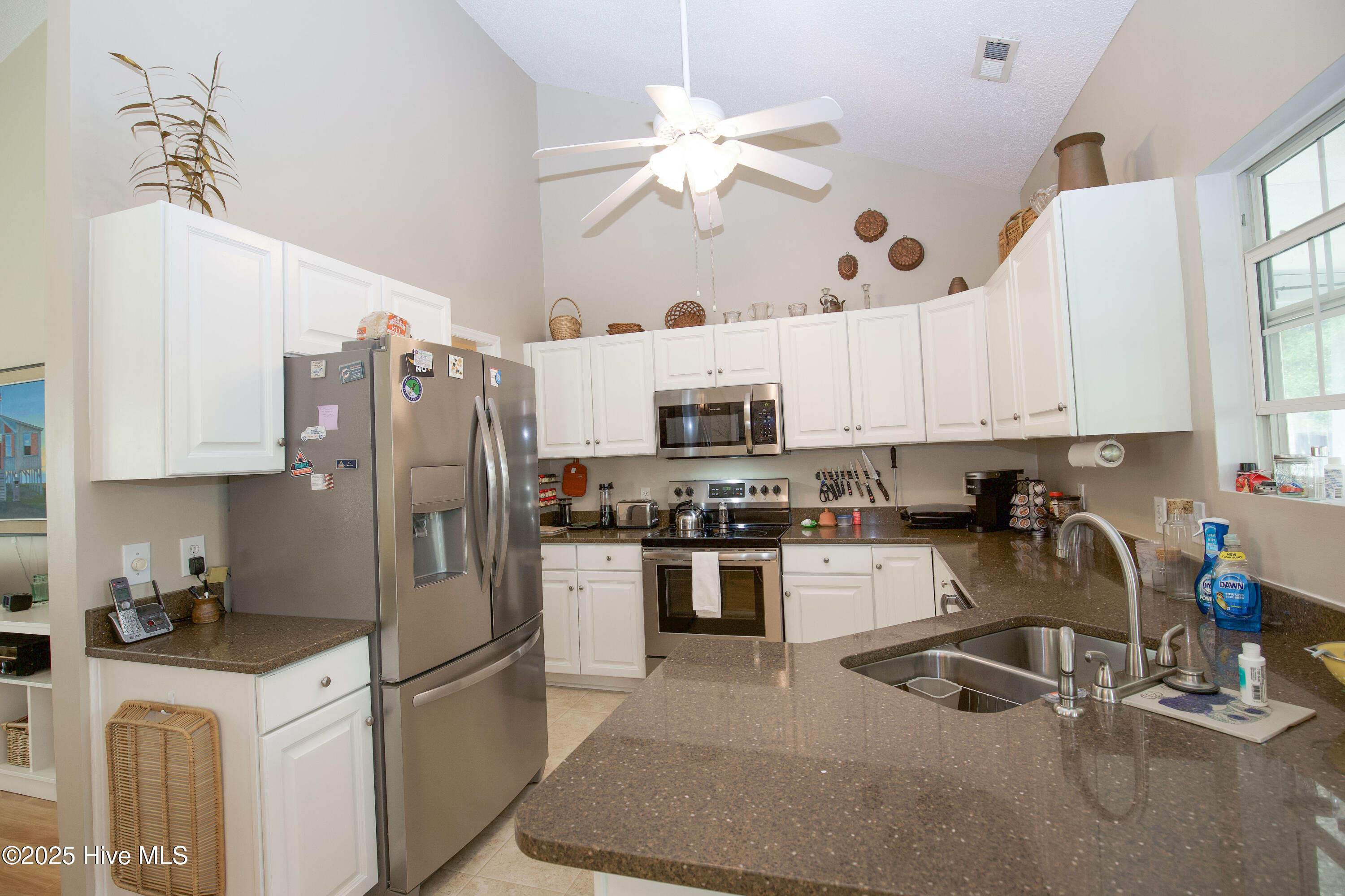 207 Kinloch Way Aberdeen, NC 28315 - Photo 9 of 38 Kitchen