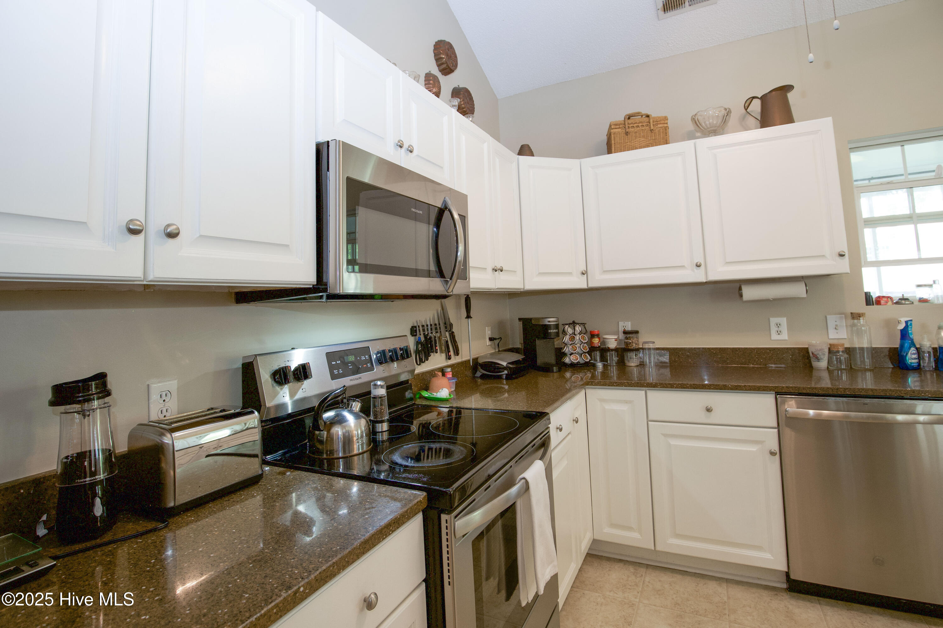 207 Kinloch Way Aberdeen, NC 28315 - Photo 13 of 38 Kitchen