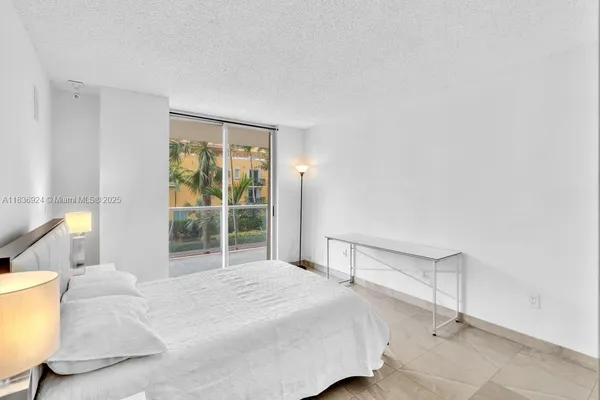 $769,000 | 8855 Collins Avenue, Unit 2F, Surfside, FL 33154