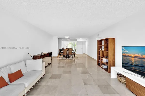 $769,000 | 8855 Collins Avenue, Unit 2F, Surfside, FL 33154