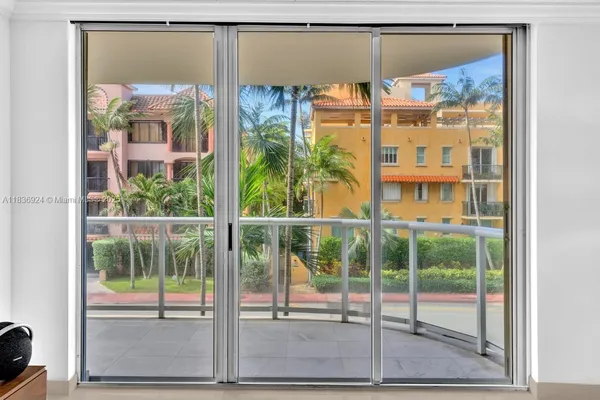 $769,000 | 8855 Collins Avenue, Unit 2F, Surfside, FL 33154