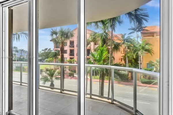 $769,000 | 8855 Collins Avenue, Unit 2F, Surfside, FL 33154