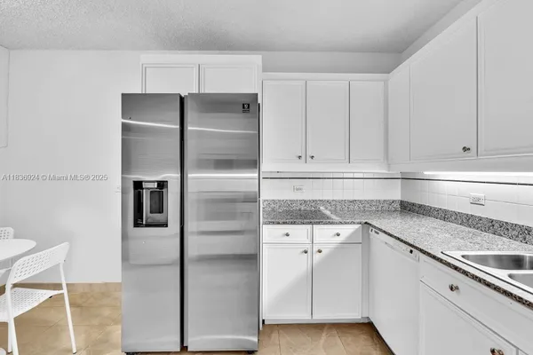 $769,000 | 8855 Collins Avenue, Unit 2F, Surfside, FL 33154