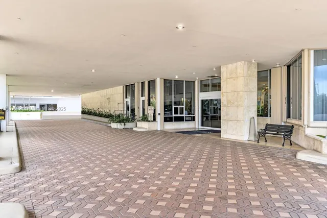 $769,000 | 8855 Collins Avenue, Unit 2F, Surfside, FL 33154