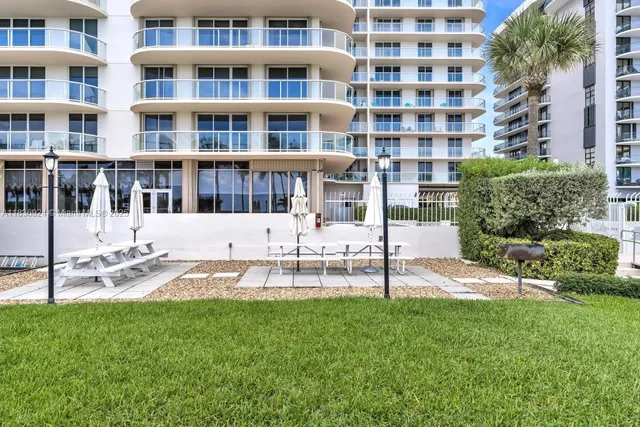 $769,000 | 8855 Collins Avenue, Unit 2F, Surfside, FL 33154