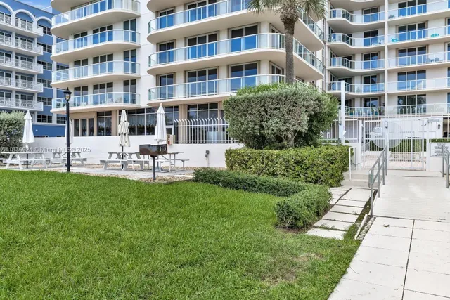 $769,000 | 8855 Collins Avenue, Unit 2F, Surfside, FL 33154