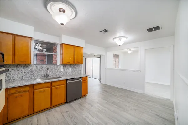 $1,800 | 10830 Sela Lane, Houston, TX 77072