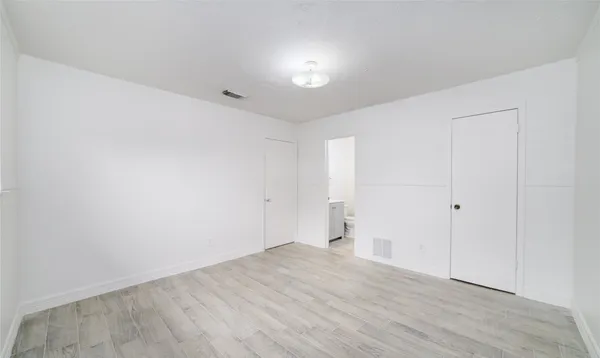 $1,800 | 10830 Sela Lane, Houston, TX 77072