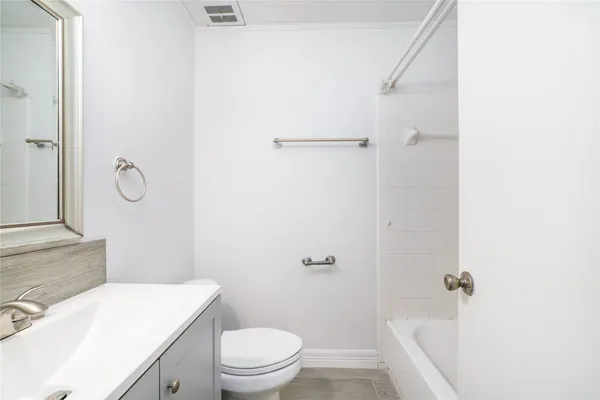 $1,800 | 10830 Sela Lane, Houston, TX 77072