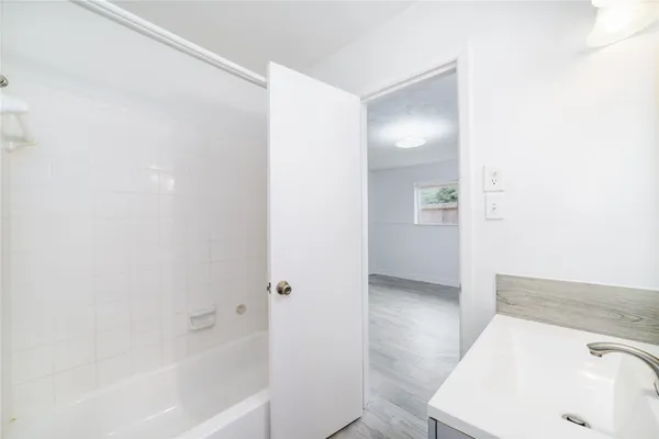 $1,800 | 10830 Sela Lane, Houston, TX 77072