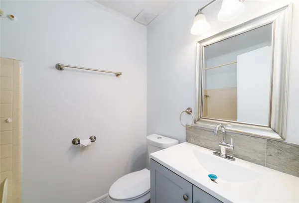 $1,800 | 10830 Sela Lane, Houston, TX 77072