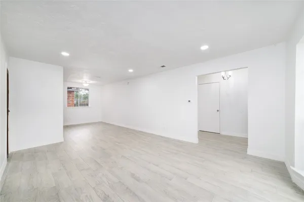 $1,800 | 10830 Sela Lane, Houston, TX 77072