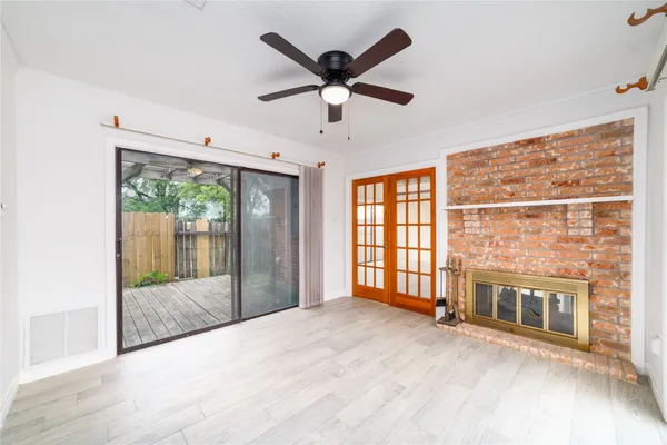 $1,800 | 10830 Sela Lane, Houston, TX 77072