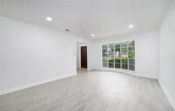 $1,800 | 10830 Sela Lane, Houston, TX 77072