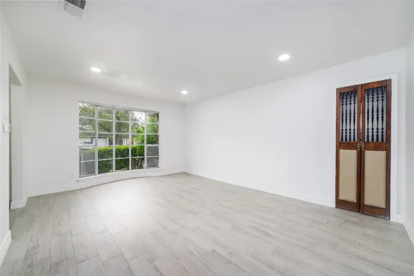 $1,800 | 10830 Sela Lane, Houston, TX 77072