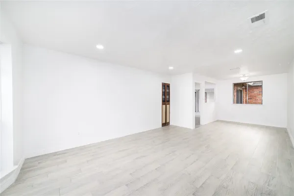 $1,800 | 10830 Sela Lane, Houston, TX 77072