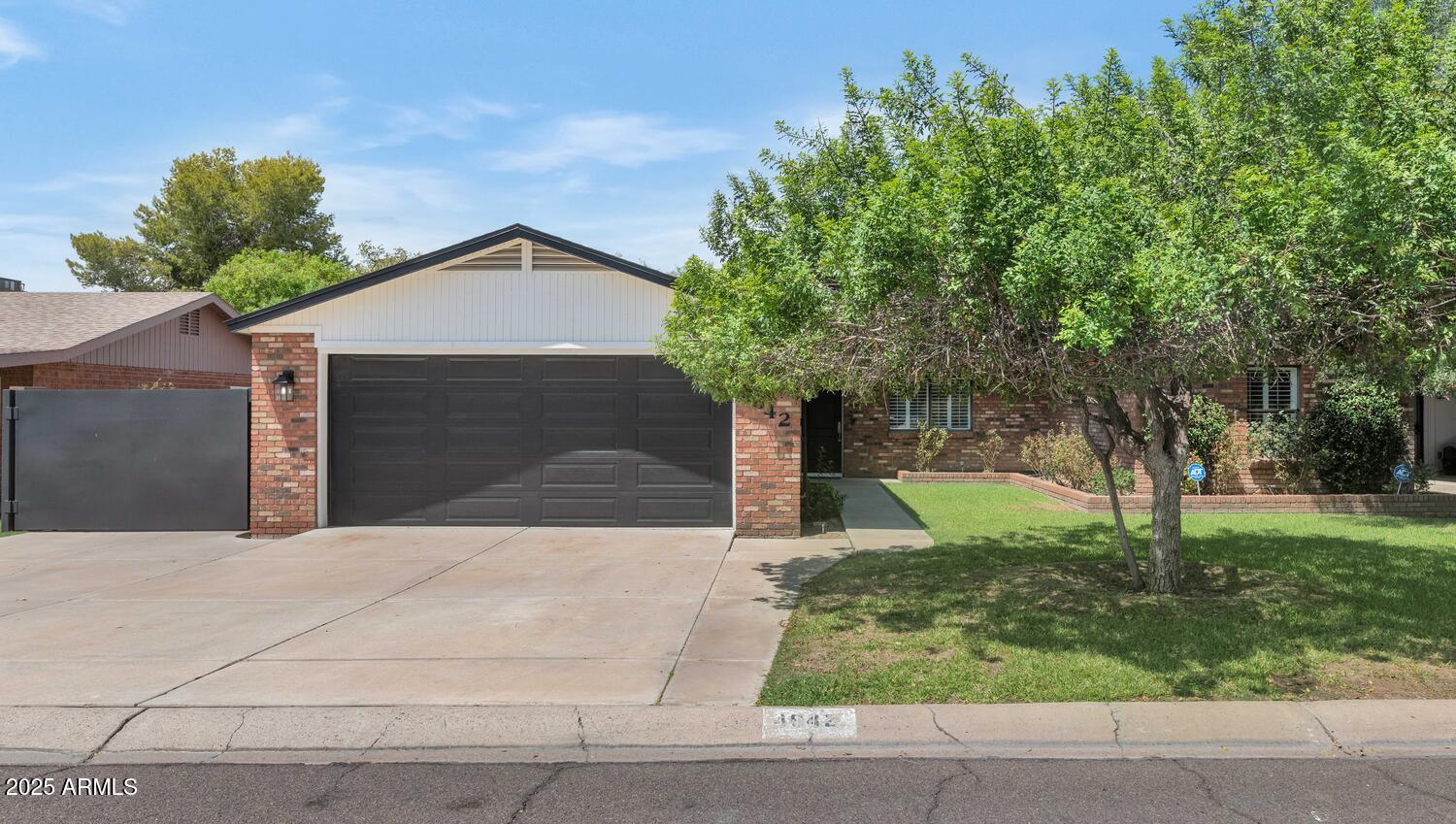 4642 North 31st Street Phoenix, AZ 85016 - Photo 38 of 50 a front view of a house with garden
