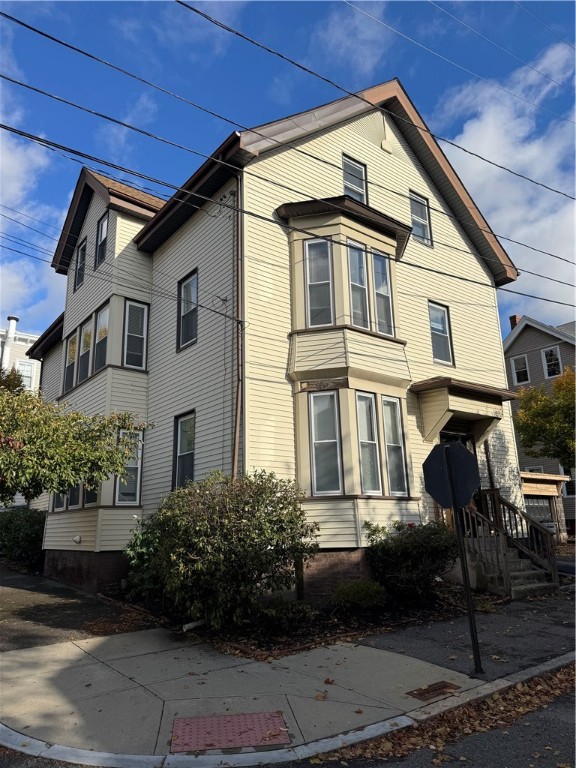 66 Armstrong Avenue Providence, RI 02903 - Photo 2 of 35