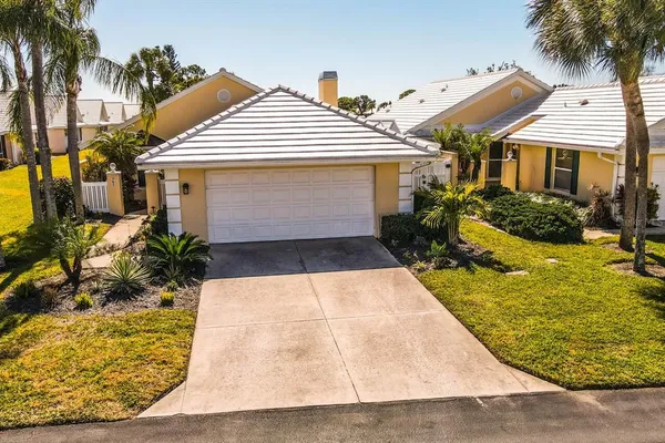 $369,000 | 761 Harrington Lake Drive North, Unit 61, Venice, FL 34293