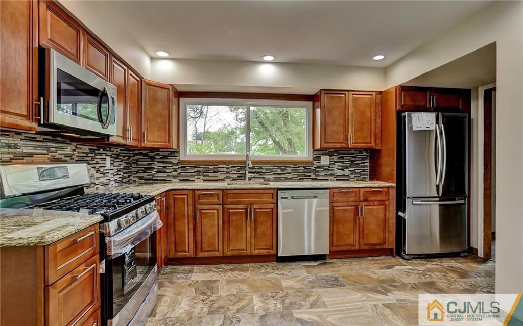 101 Stillwell Road Kendall Park, NJ 08824 - Photo 11 of 25 Gallery Image 11