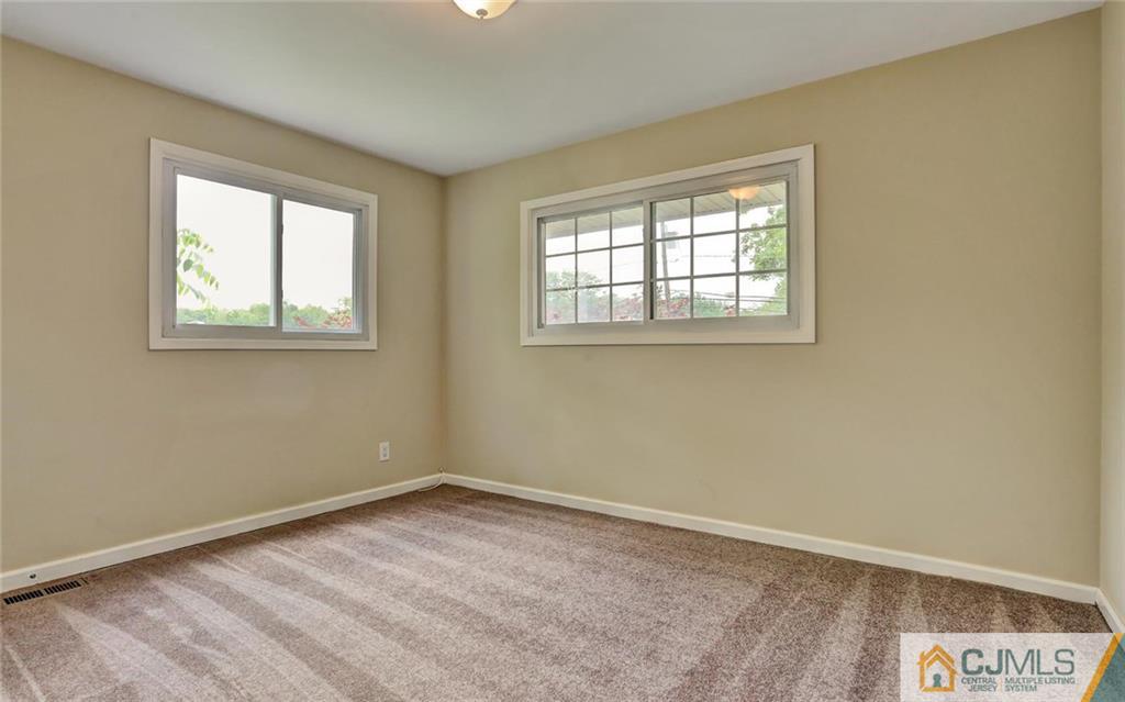 101 Stillwell Road Kendall Park, NJ 08824 - Photo 19 of 25 Gallery Image 19