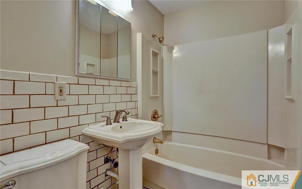 101 Stillwell Road Kendall Park, NJ 08824 - Photo 20 of 25 Gallery Image 20