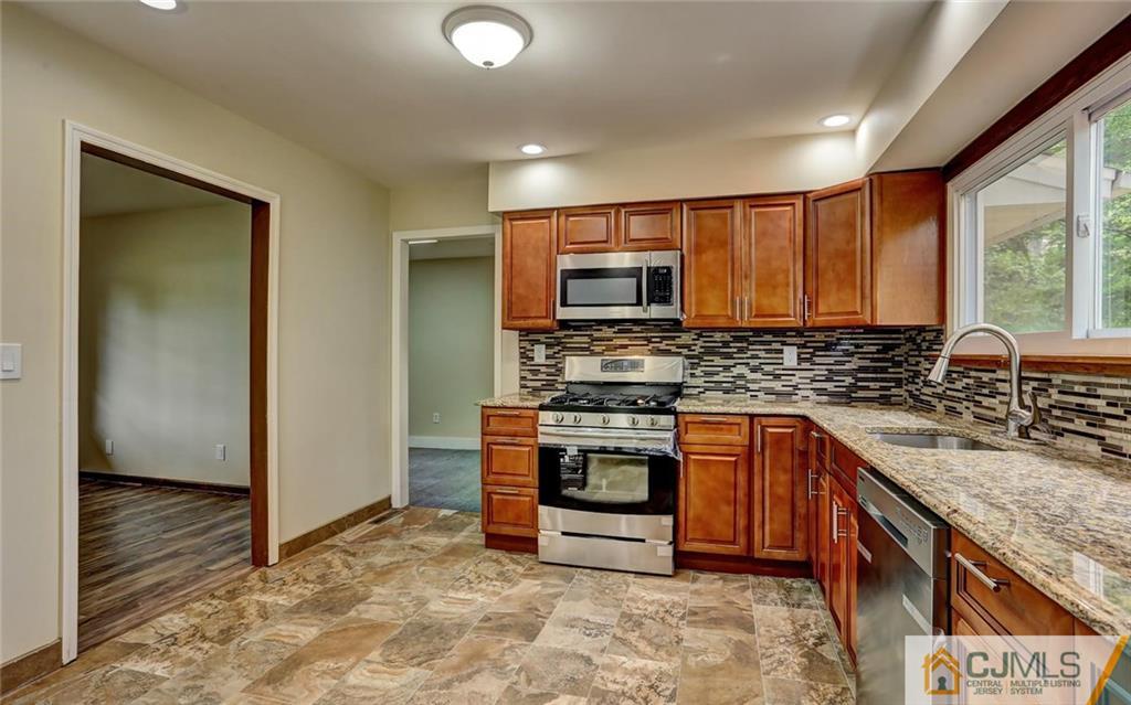 101 Stillwell Road Kendall Park, NJ 08824 - Photo 10 of 25 Gallery Image 10