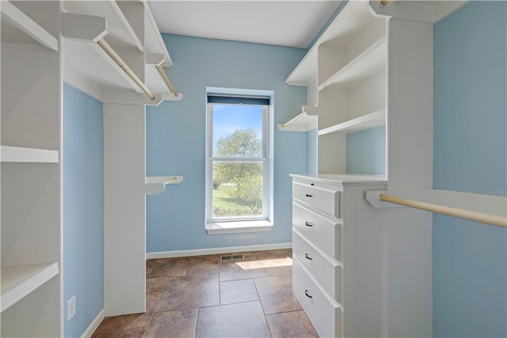 20660 Mission Road Stilwell, KS 66085 - Photo 38 of 67 Gallery Image 38
