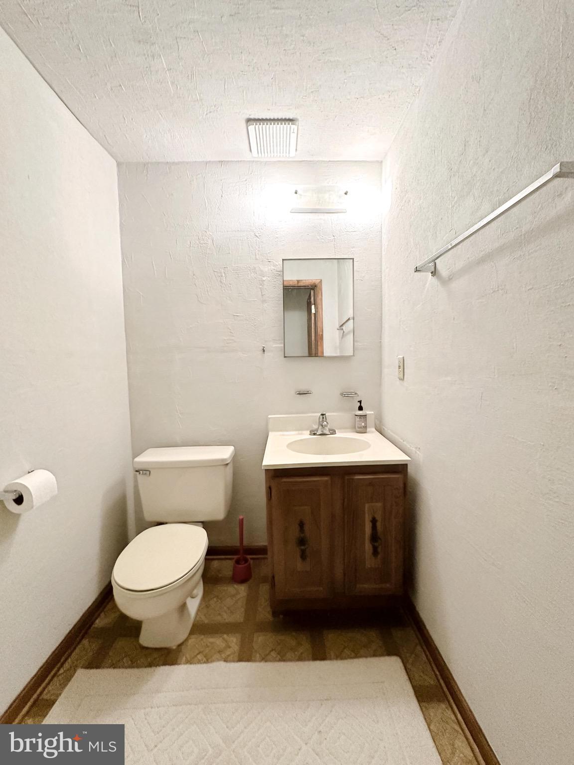 6260 Rathlin Drive Springfield, VA 22152 - Photo 22 of 27 a bathroom with a sink toilet and a mirror