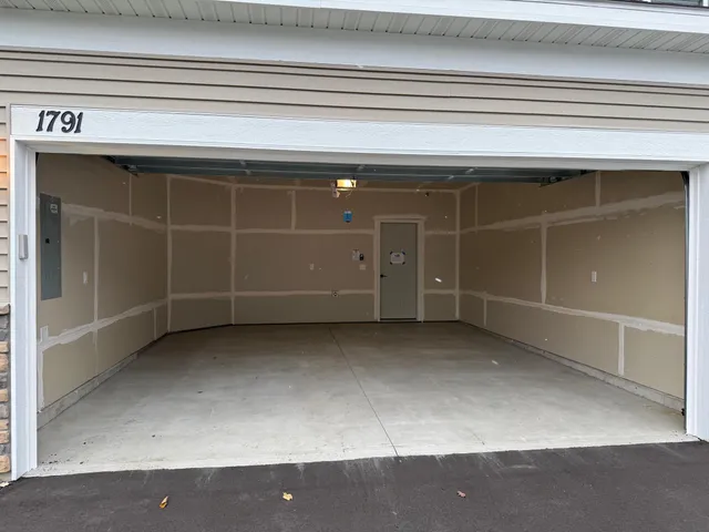 $2,950 | 1791 Hauer Trail, Shakopee, MN 55379