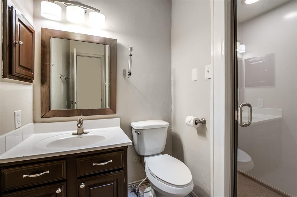 18240 Midway Road, Unit 1704 Dallas, TX 75287 - Photo 19 of 25 a bathroom with a granite countertop toilet sink and mirror