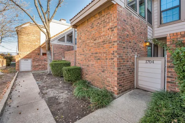 a view of a pathway both side of building