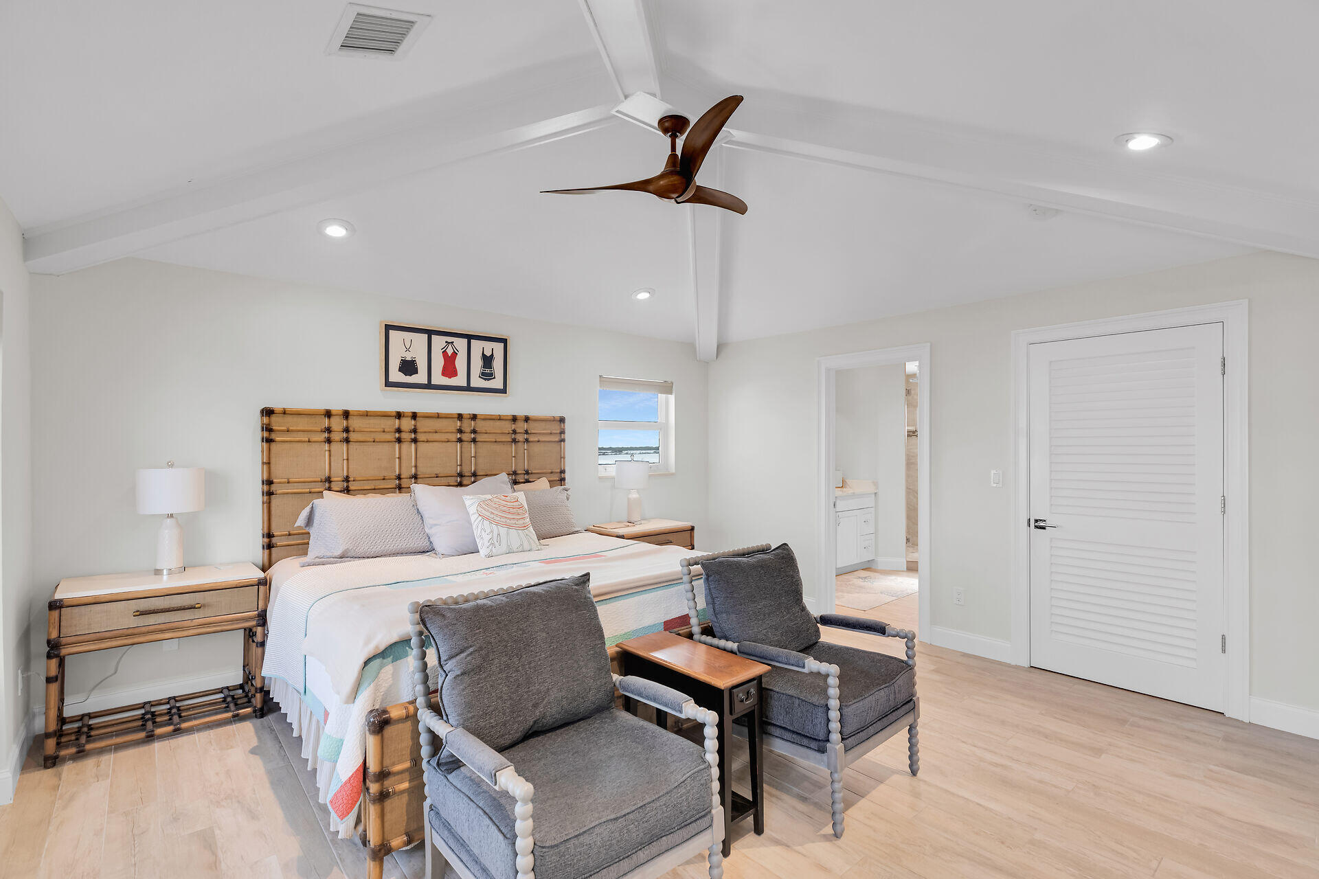 333 Indies Road Summerland Key, FL 33042 - Photo 26 of 66 a bedroom with a bed and a desk