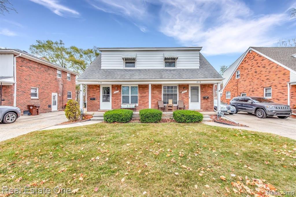 2022 Vernier Road Grosse Pointe Woods, MI 48236 - Photo 1 of 40