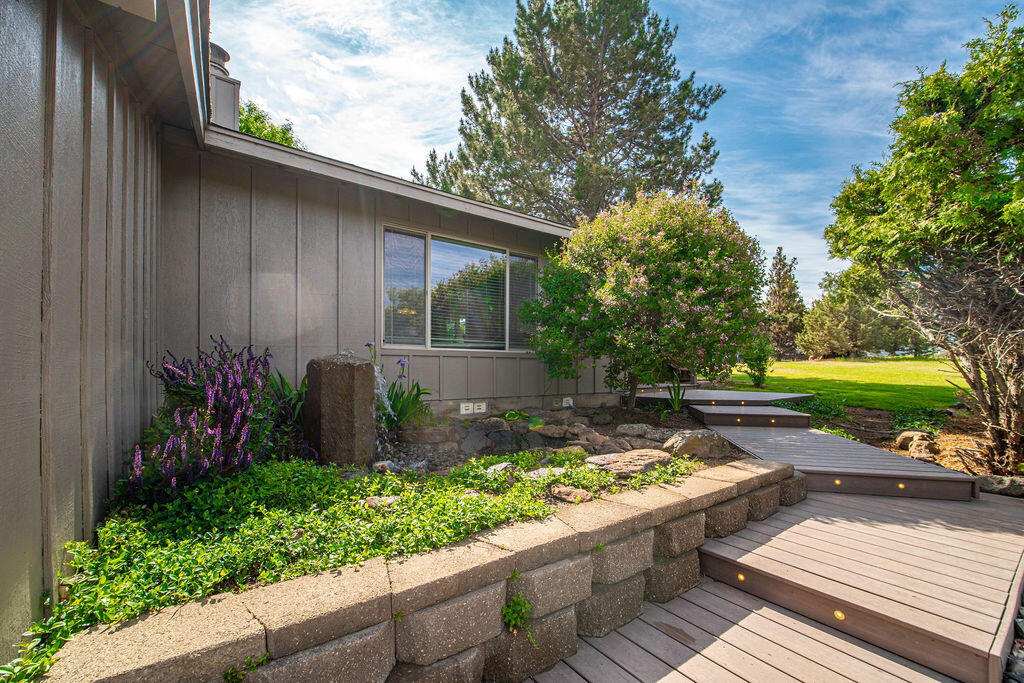 63480 Vogt Road Bend, OR 97701 - Photo 4 of 28 DSC09407