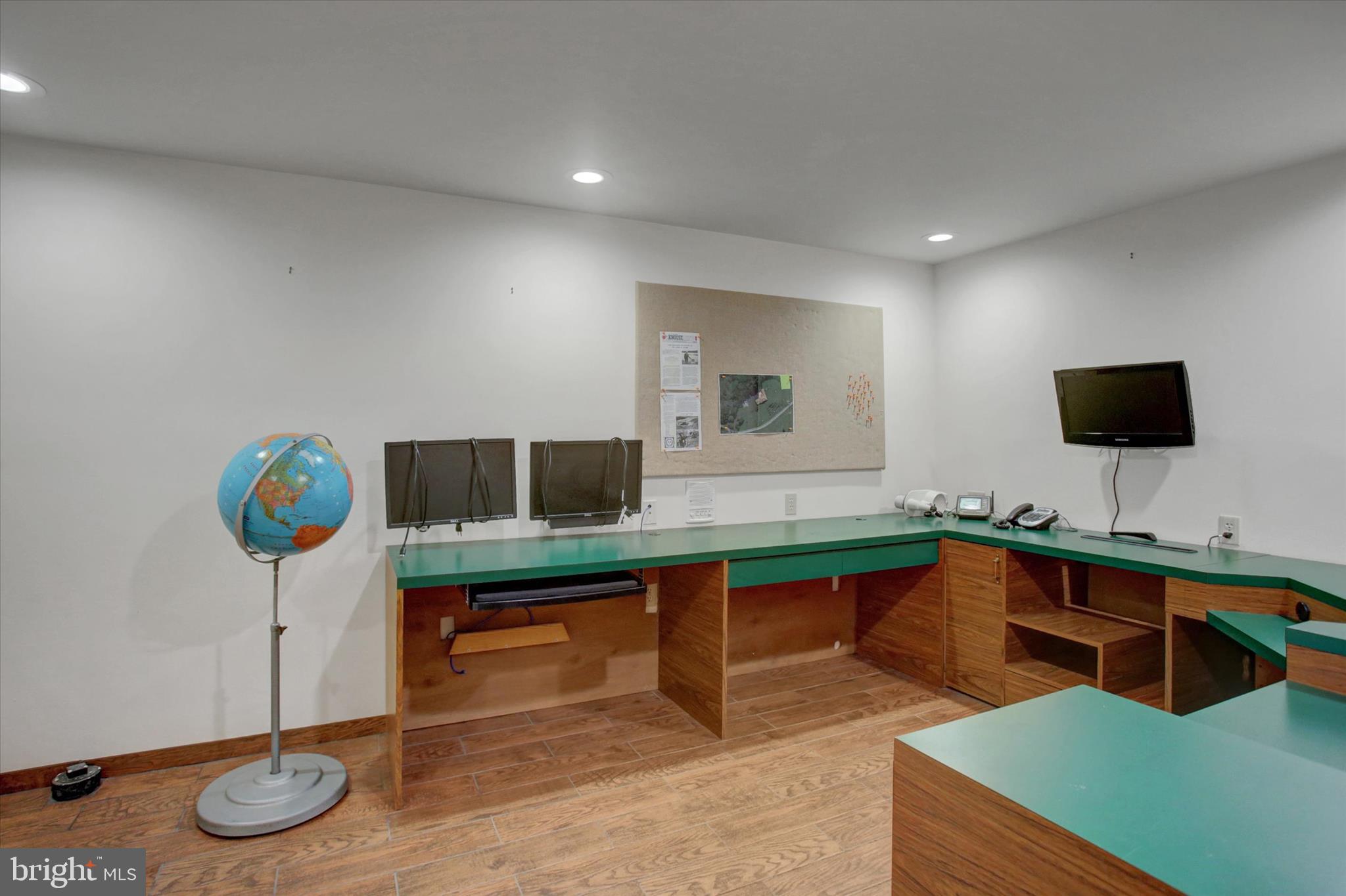 98 Peach Glen Road Gardners, PA 17324 - Photo 43 of 85 a kitchen with a table and chairs