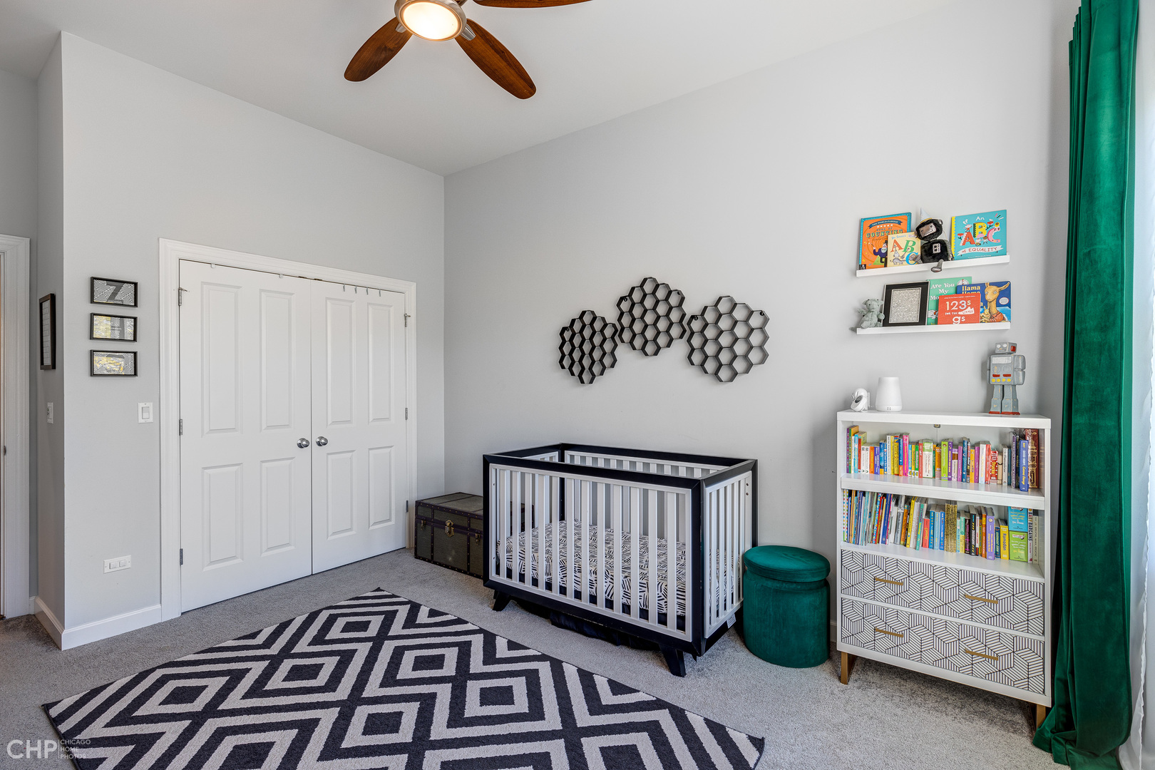 4603 North Racine Avenue, Unit 201 Chicago, IL 60640 - Photo 20 of 33 a view of a hallway with workspace