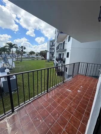 $2,400 | 1820 West 53rd Street, Unit 201, Hialeah, FL 33012
