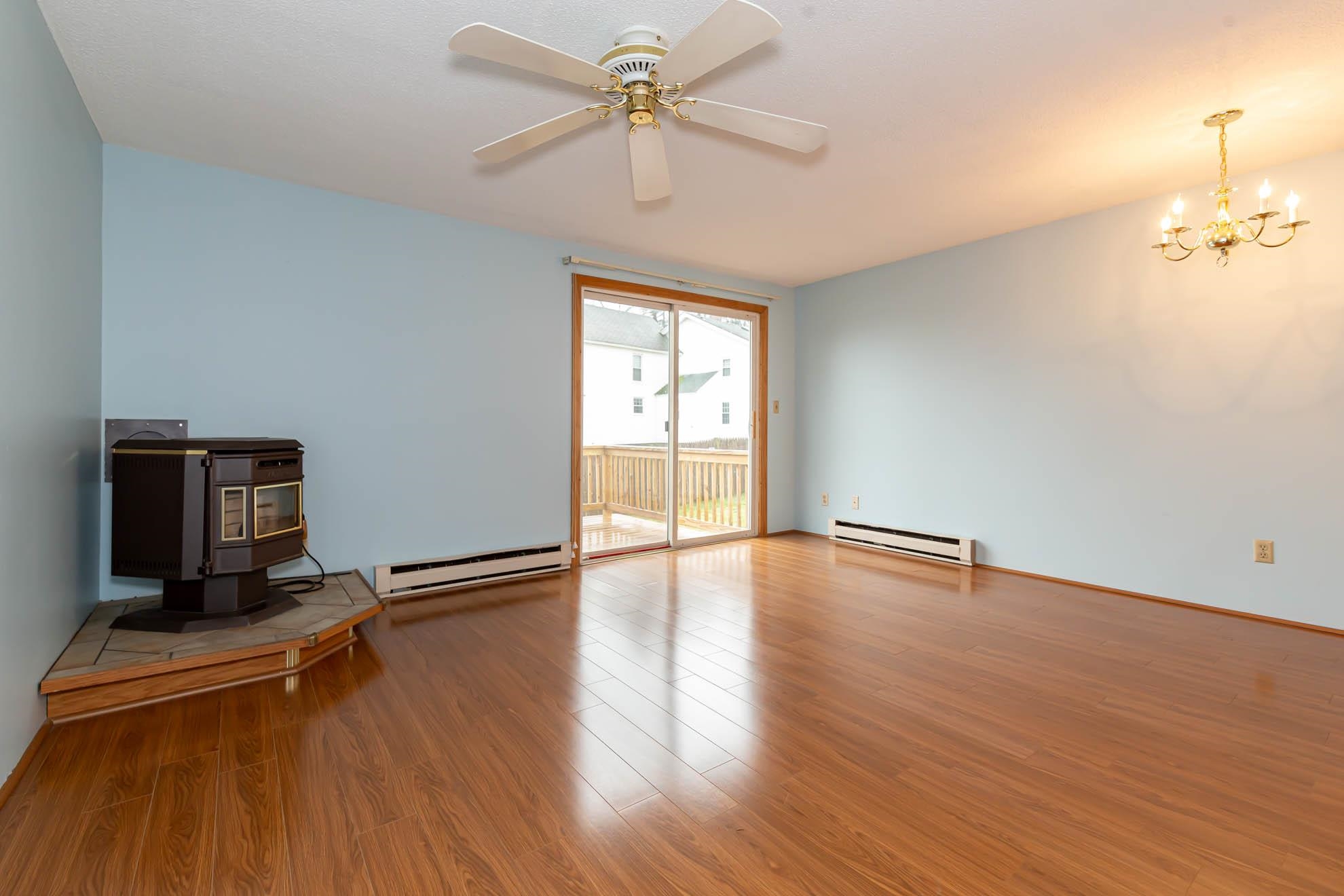 901 Mammoth Road, Unit 1 Manchester, NH 03104 - Photo 3 of 18