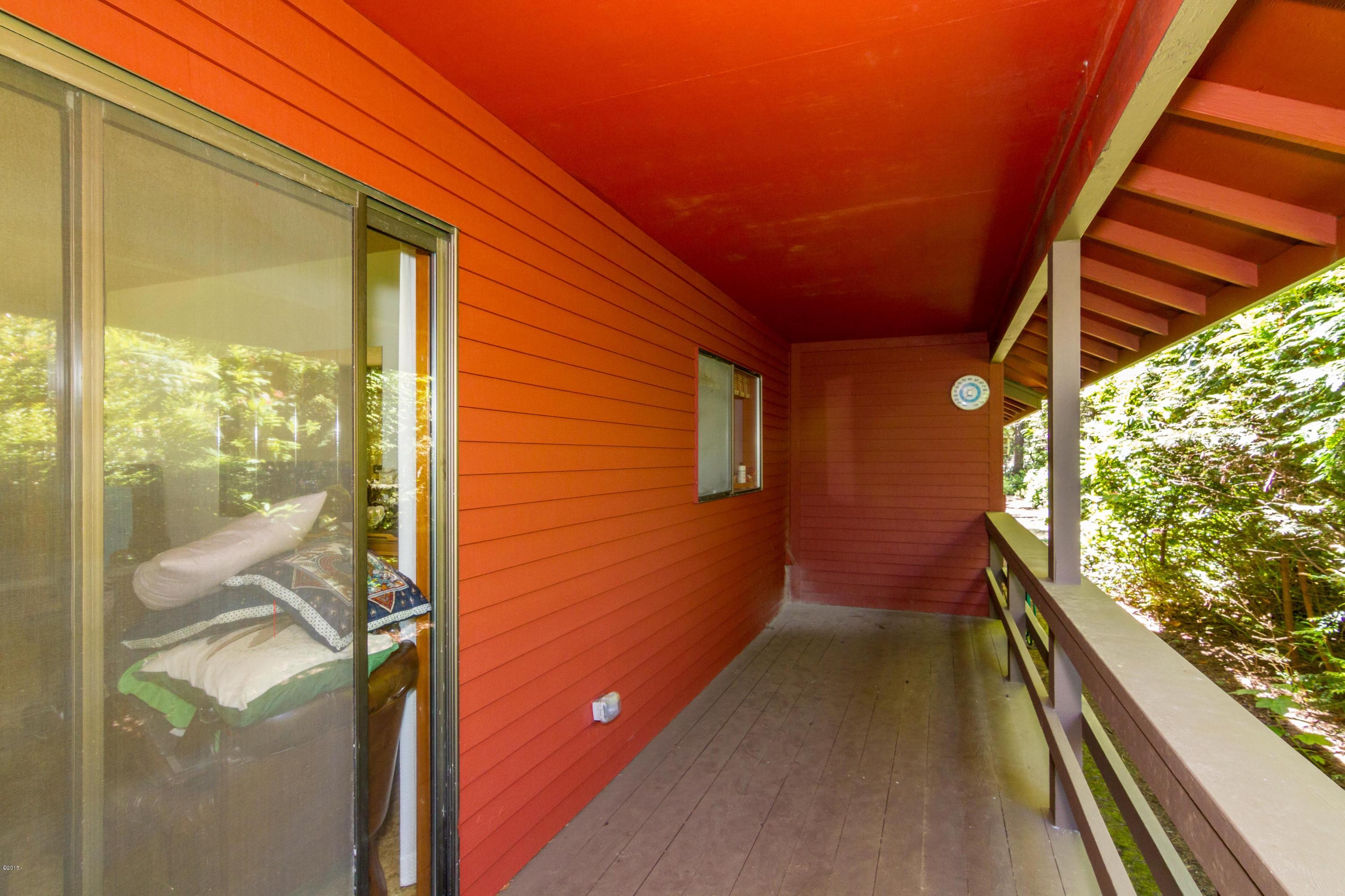 80 Ridge Place Depoe Bay, OR 97341 - Photo 6 of 36 Covered Deck