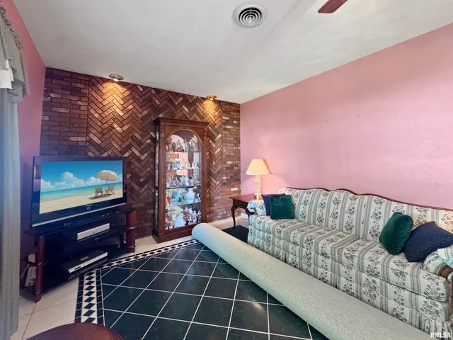 $295,000 | 7 Marlee Drive, Canton, IL 61520