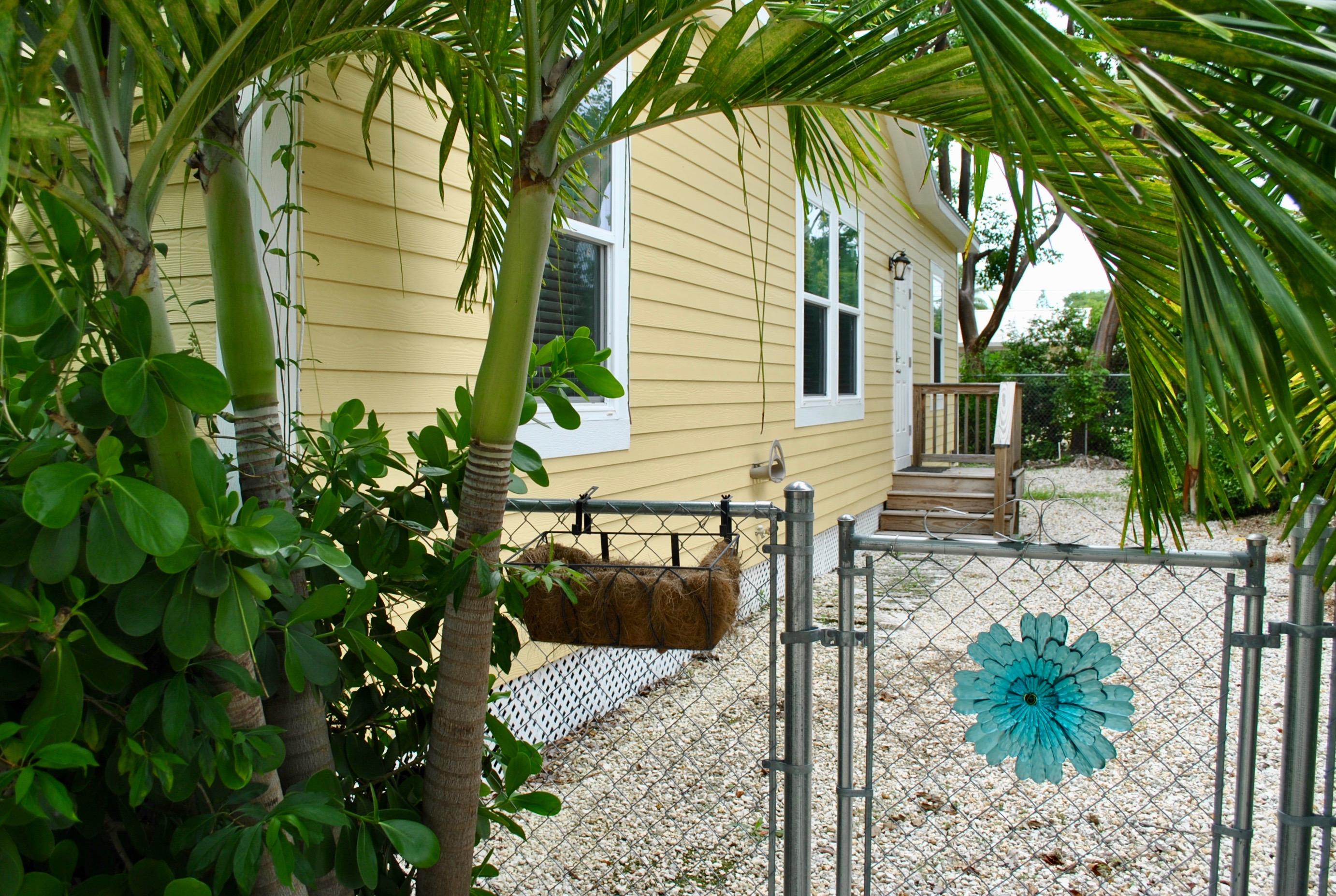 207 West Indies Road Tavernier, FL 33070 - Photo 2 of 31 DSC_0475