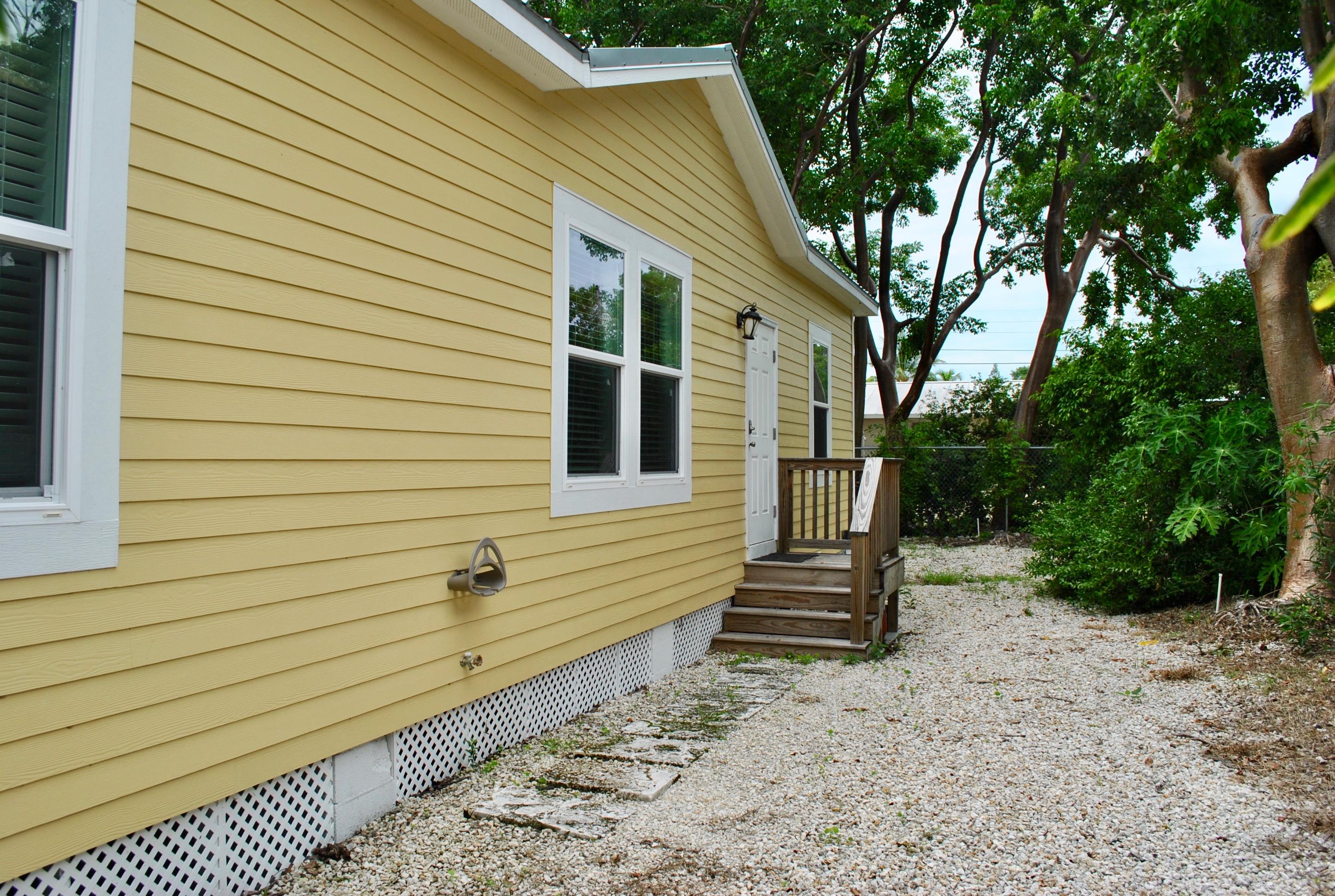 207 West Indies Road Tavernier, FL 33070 - Photo 3 of 31 DSC_0458