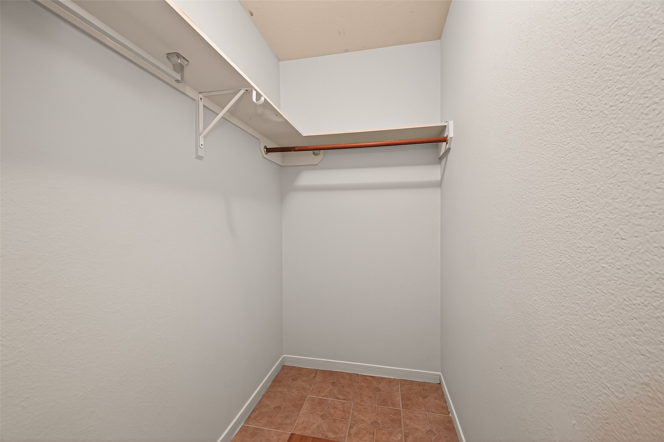 19322 Dawn Canyon Road Houston, TX 77084 - Photo 20 of 37 Guest bedroom, walk-in closet.