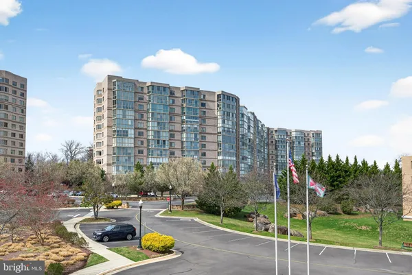 $385,000 | 19355 Cypress Ridge Terrace, Unit 1122, Leesburg, VA 20176