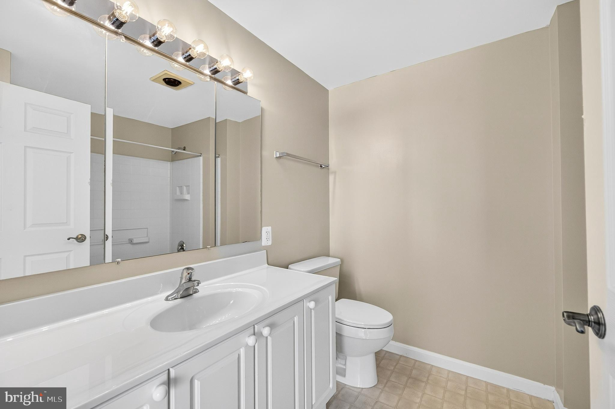 19355 Cypress Ridge Terrace, Unit 1122 Leesburg, VA 20176 - Photo 23 of 71