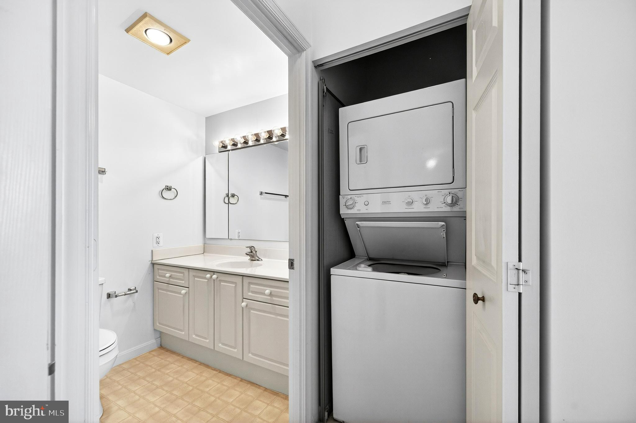 19355 Cypress Ridge Terrace, Unit 1122 Leesburg, VA 20176 - Photo 30 of 71 a view of bathroom with a sink and mirror